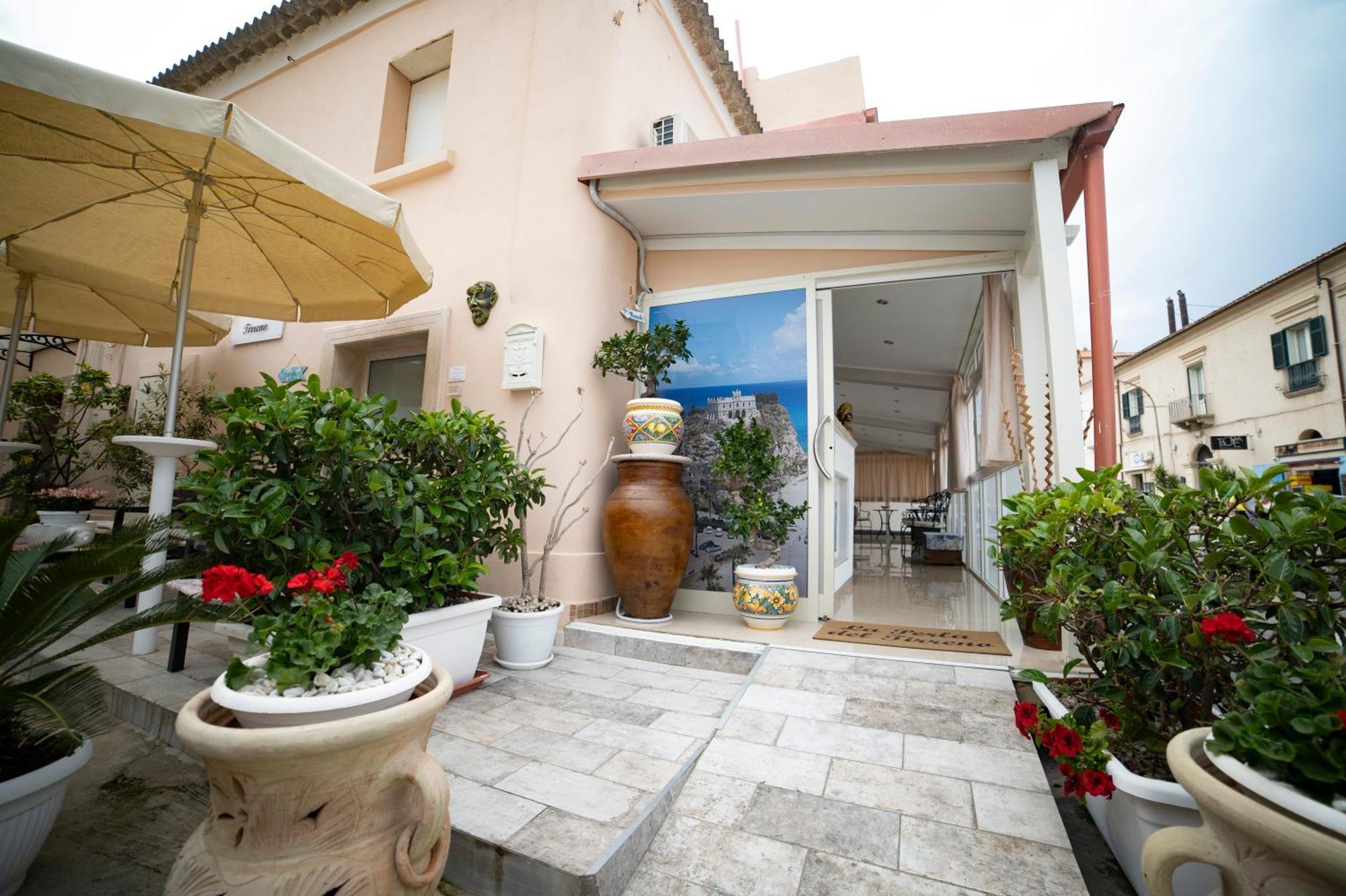 La Perla Del Tirreno Bed & Breakfast Tropea Exterior photo